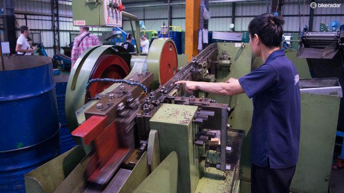 台湾台万自行车零件工厂参观 疯狂机器人与精密机械的完美交响
